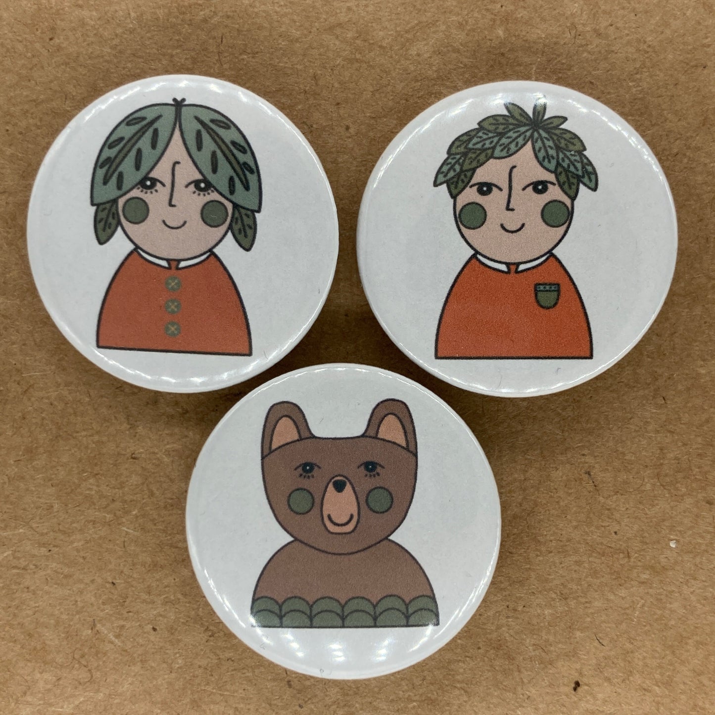 Magnet/Badge | Green Cheek Bear